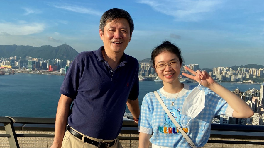 (From left) Prof. Xiaofang Zhou (Head of Department of CSE) and Miss Yehong Xu (CSE PhD student)