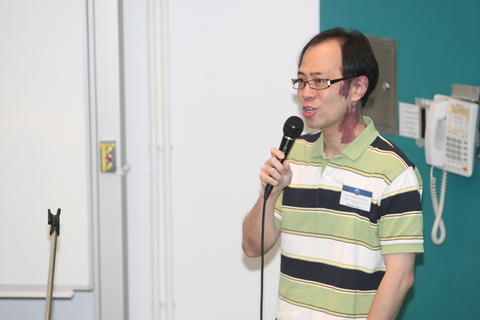 Prof. Siu-Wing Cheng, Associate Head of Department of Computer & Engineering, gives a welcoming speech at the ceremony