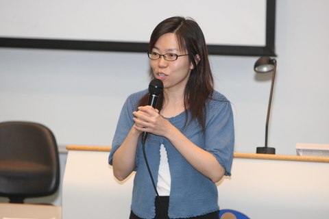 Ms. Mandy Tsang, Curriculum Development Officer of Education Bureau, at the ceremony