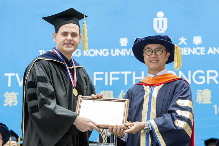 Dr. David Rossiter received the Michael G Gale Medal for Distinguished Teaching from President Prof. Tony F Chan at the University\'s Congregation on November 16, 2017.