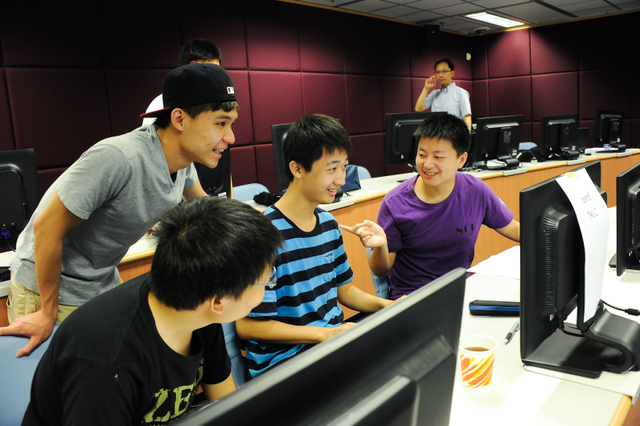 Tsinghua-HKUST Programming Contest 2013 - Event Snapshot