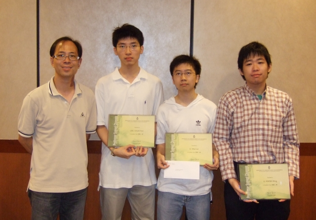 (From left to right) Prof. Siu-wing CHENG, LEE Chuck Hun, LI Wui Lun, LI Kwok Wing (Awardees of Professor Samuel Chanson Best FYP Award)